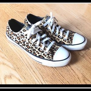 Leopard Converse chuck Taylor’s size 8